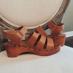 Qupid platform sandals